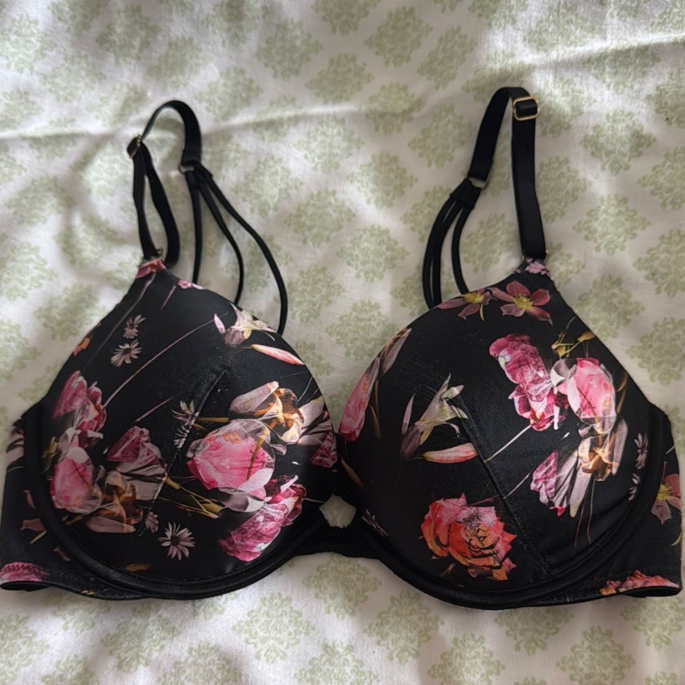 Victoria’s Secret bra 32D #049
